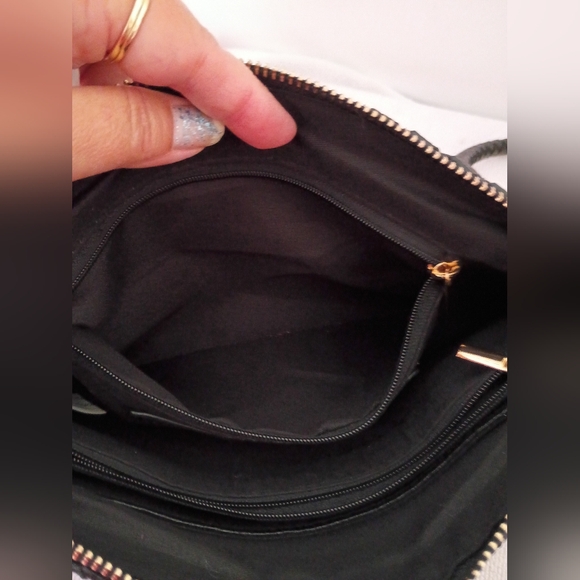 Sondra Roberts Squared Chic Black With Gold Accents Woven Purse. - Picture 6 of 12